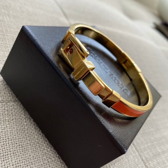 Michael Kors gold tone buckle bracelet - Picture 5 of 7